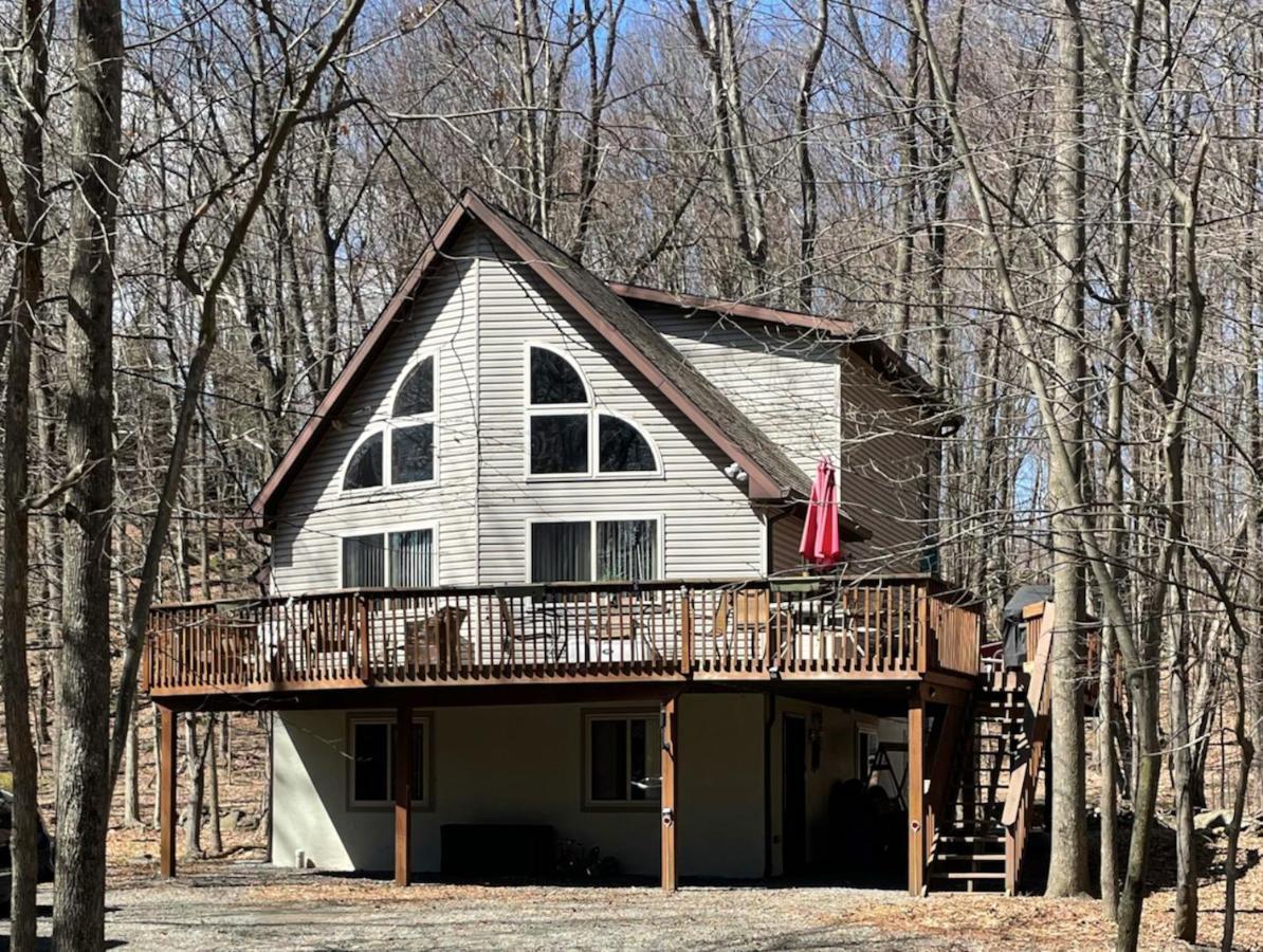 Lake Ariel Family Chalet Exterior photo