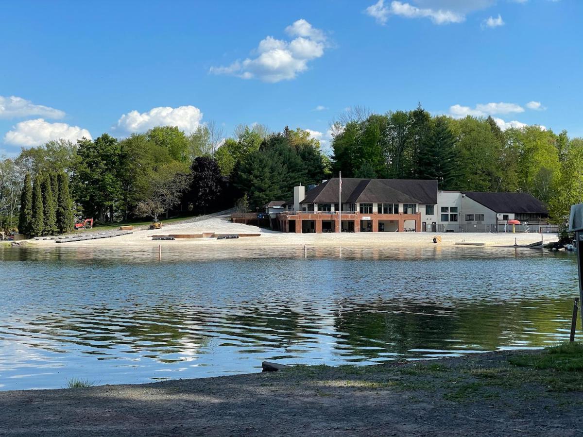 Lake Ariel Family Chalet Exterior photo